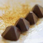 Piramides de chocolate al curry