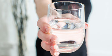 Reflexión de el vaso con agua