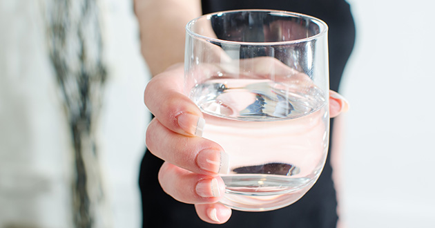 Reflexión de el vaso con agua