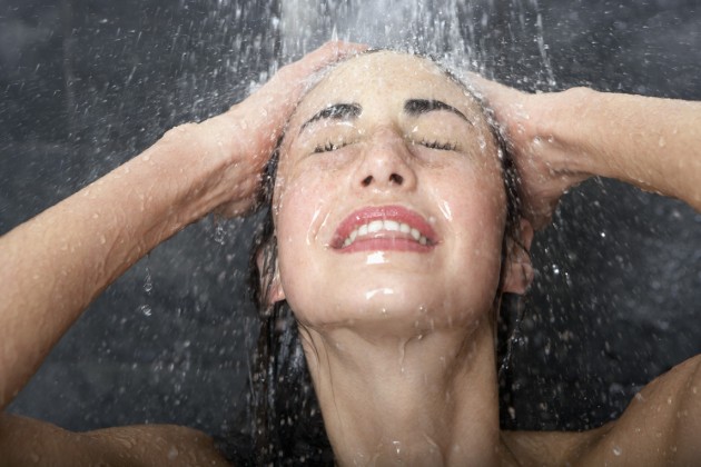 5 errores que se cometen al lavar el cabello