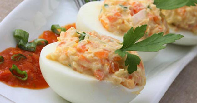 Huevos rellenos de ensaladilla rusa