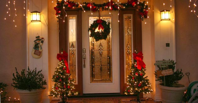 Decoración de puerta en Navidad