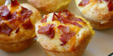 Receta de Muffins salados de queso y bacon