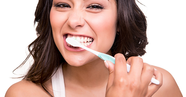 Cepillarte excesivamente es una de las cosas que pueden estropear tus dientes