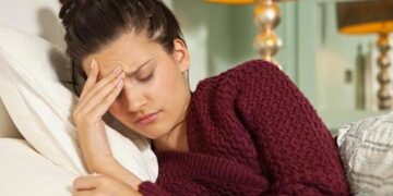 Relación entre los cambios hormonales y los dolores de cabeza en las mujeres